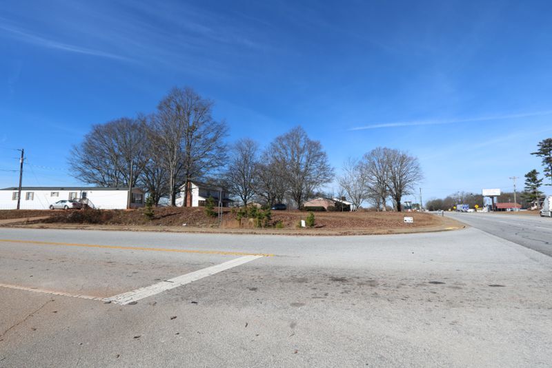 2190 Highway 101 S, Greer, SC à vendre - Photo du bâtiment - Image 2 de 8