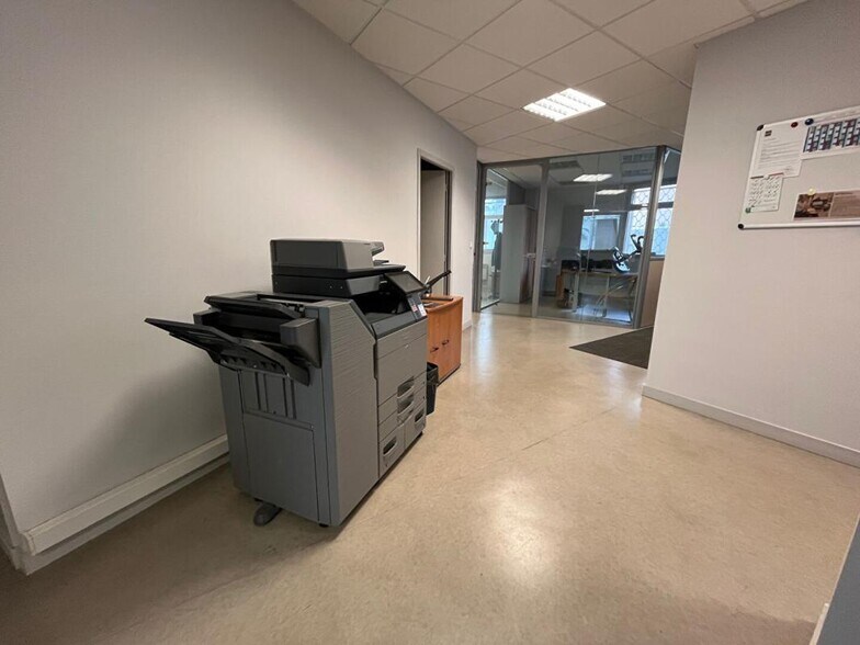 Office in Limoges for lease - Interior Photo - Image 2 of 7