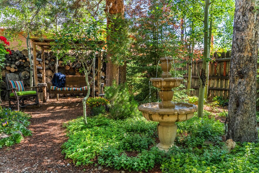 717 Lake Ave, Grand Lake, CO à vendre - Photo du bâtiment - Image 2 de 39