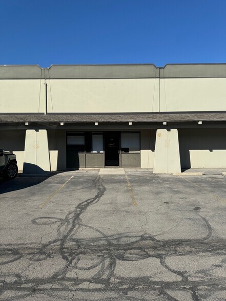 2340-2386 S Redwood Rd, Salt Lake City, UT à louer - Photo du bâtiment - Image 2 de 9