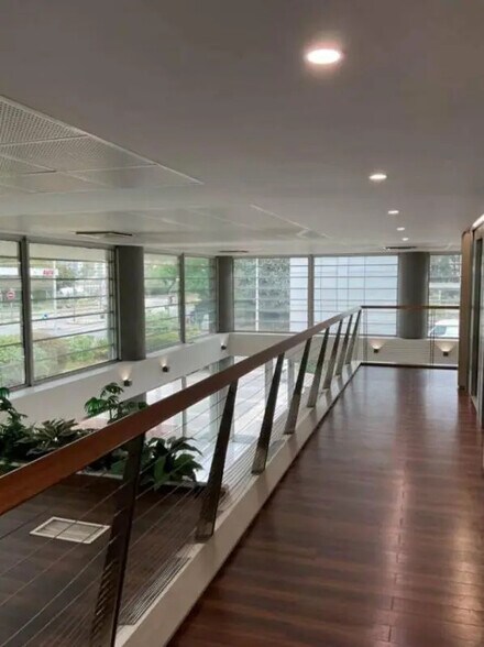 Office in Lyon for sale - Interior Photo - Image 2 of 9