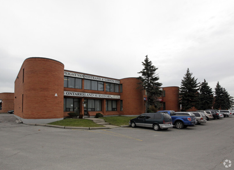 750 Oakdale Rd, Toronto, ON for lease - Building Photo - Image 3 of 7