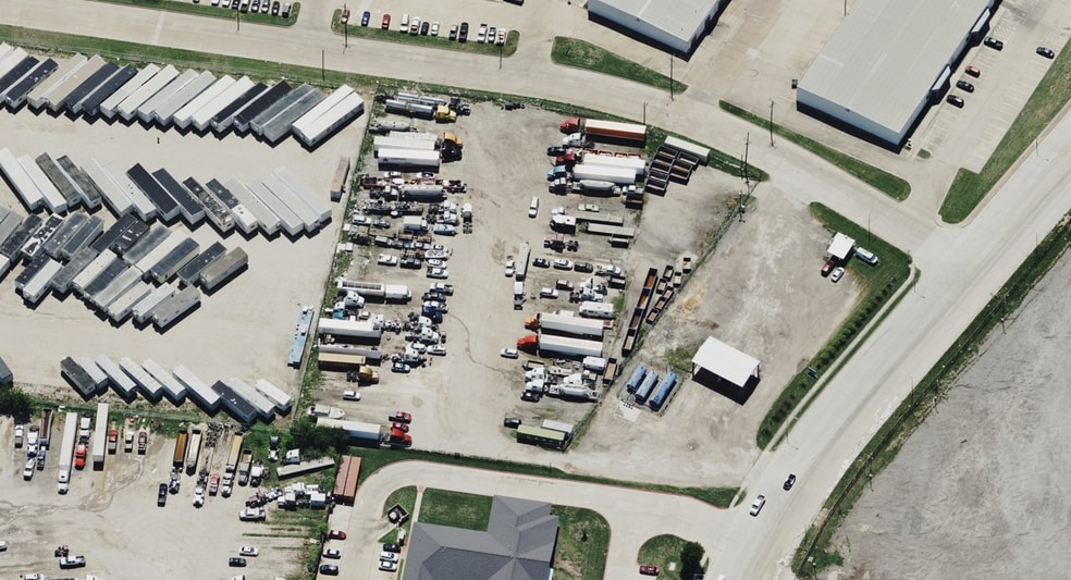 4535 Village Creek Rd, Fort Worth, TX for lease - Building Photo - Image 3 of 4