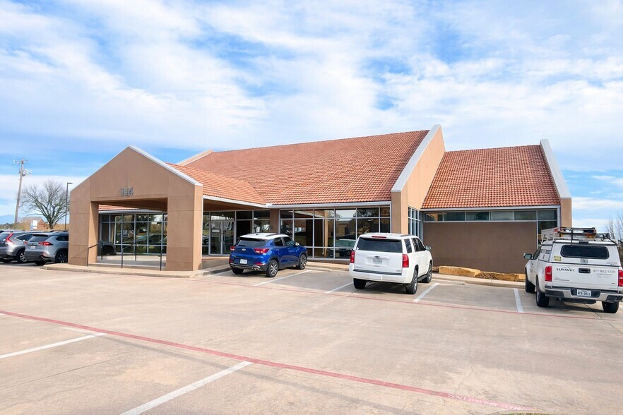 114 Sproles Dr, Benbrook, TX à vendre - Photo du bâtiment - Image 2 de 10