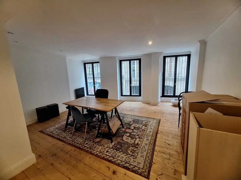 Office in Bordeaux for lease - Interior Photo - Image 3 of 11