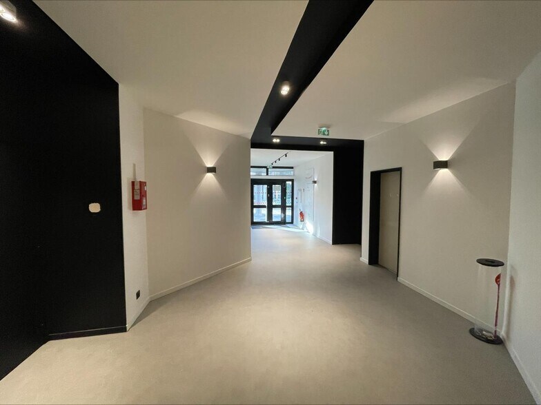 Flex dans Nanterre à louer - Hall d’entrée - Image 2 de 2