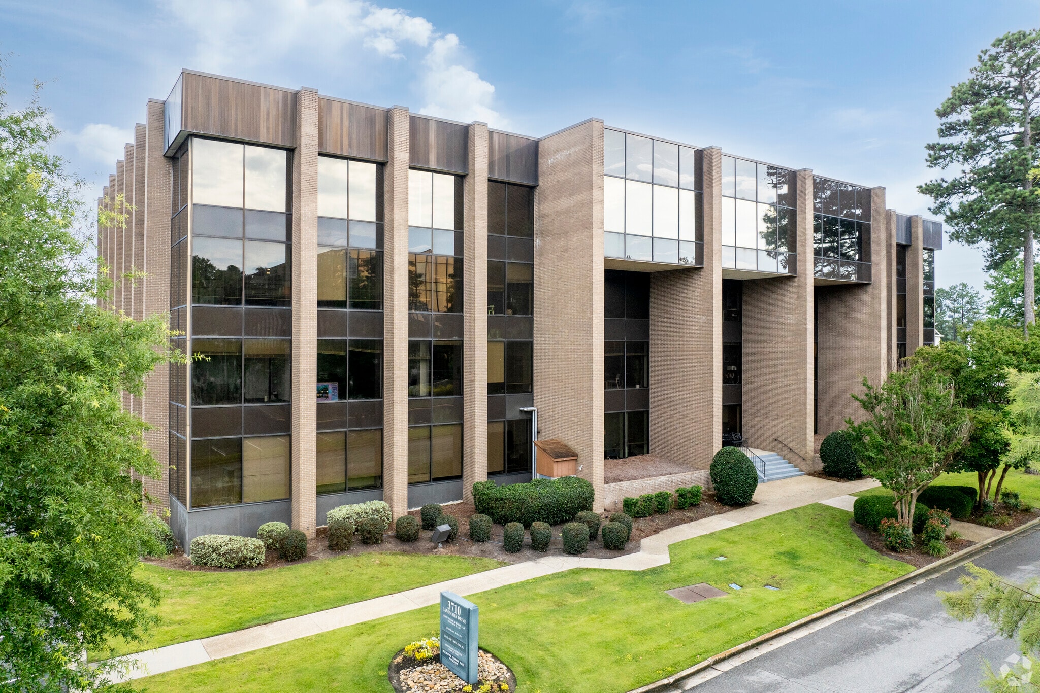 3600 Forest Dr, Columbia, SC for lease Building Photo- Image 1 of 61