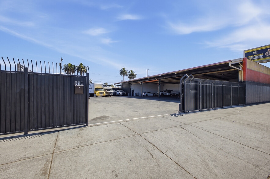 818-828 E Manchester Ave, Los Angeles, CA à vendre - Photo du bâtiment - Image 2 de 28