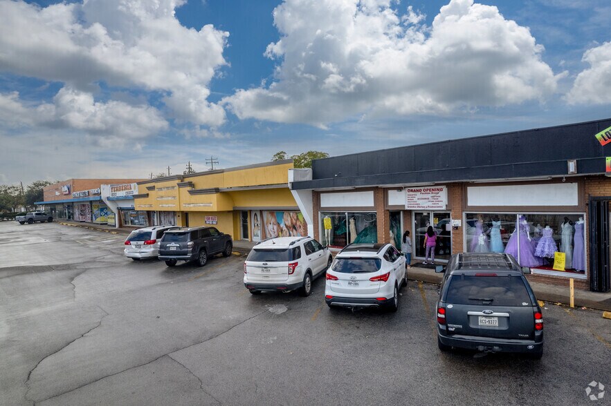 111-121 W Southmore Ave, Pasadena, TX à louer - Photo du bâtiment - Image 2 de 7