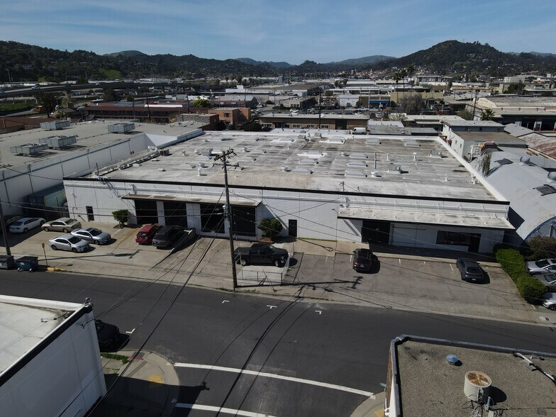 17-25 Tiburon St, San Rafael, CA à louer - Photo du bâtiment - Image 3 de 17