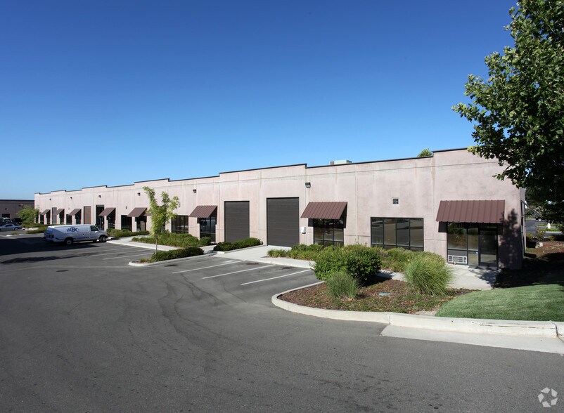 1001 Nichols Dr, Rocklin, CA à louer - Photo du bâtiment - Image 3 de 12
