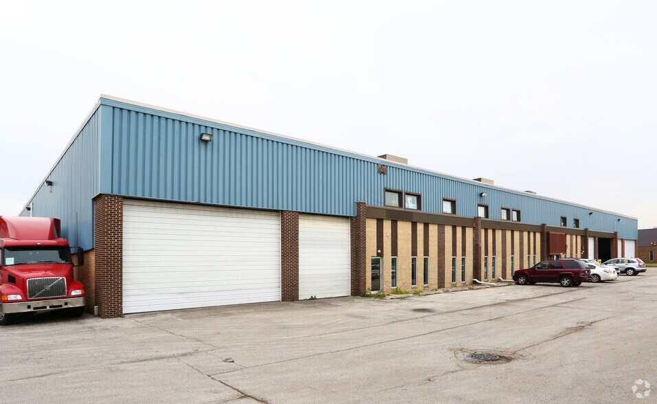 830 Fairway Dr, Bensenville, IL à louer - Photo du bâtiment - Image 3 de 10