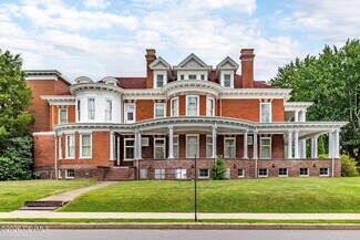 Plus de détails pour 240 Market St, Bloomsburg, PA - Bureau à vendre