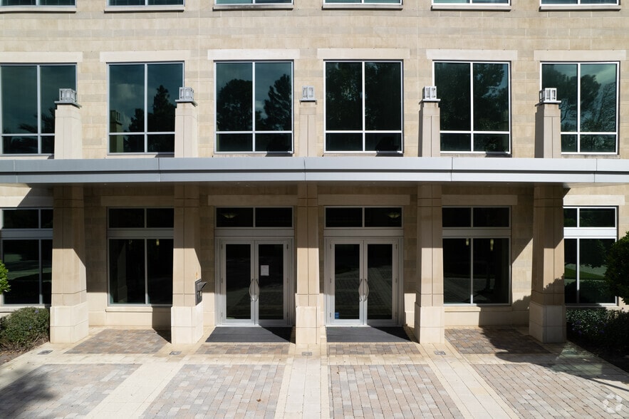 9995 Gate Pky, Jacksonville, FL for lease - Building Photo - Image 3 of 8