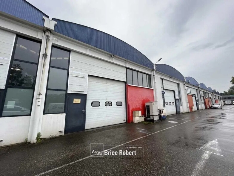 Office in Genay for lease - Building Photo - Image 1 of 5