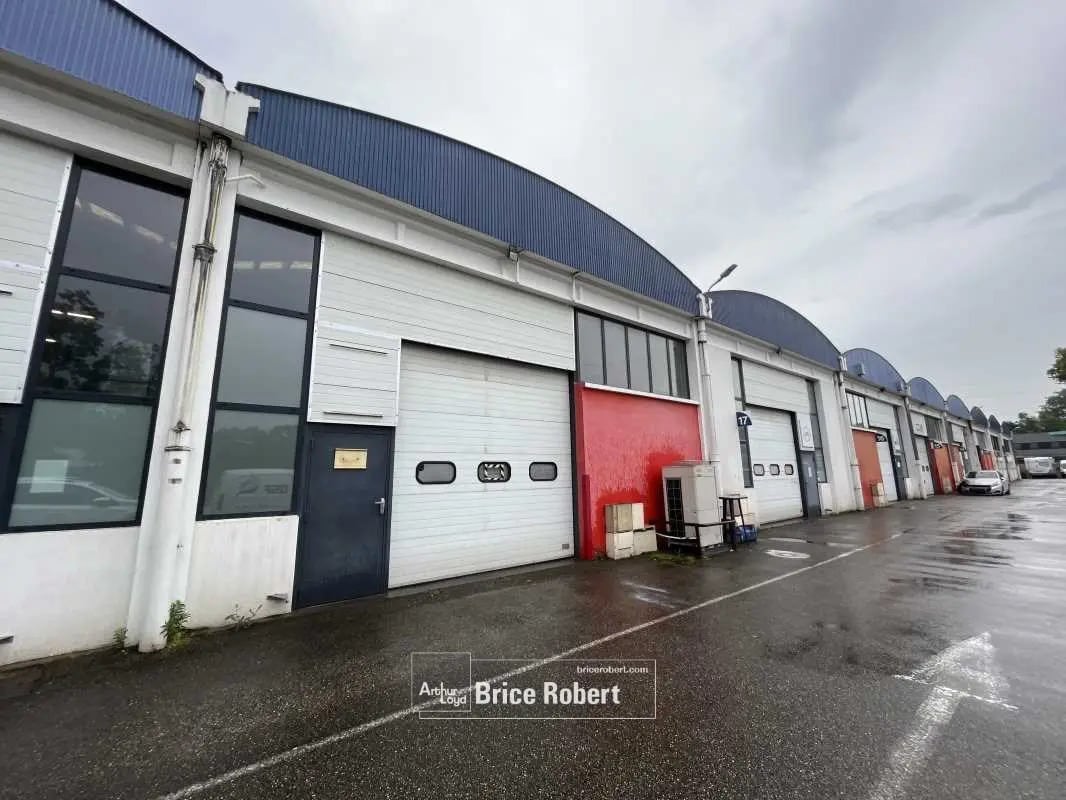 Bureau dans Genay à louer Photo du bâtiment- Image 1 de 6