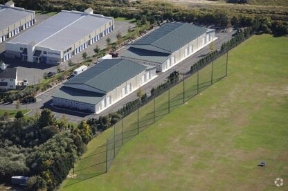 SOUTHAMPTON C/I INVESTMENTS portefeuille de 6 propriétés à vendre sur LoopNet.ca - Photo du bâtiment - Image 2 de 6