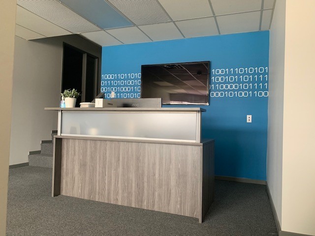 1420 40th Ave NE, Calgary, AB for sale - Interior Photo - Image 2 of 11