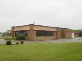 1704 1st St S, Willmar, MN à louer - Photo du bâtiment - Image 2 de 14