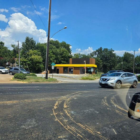 720 E Rosedale St, Tyler, TX à louer - Photo du bâtiment - Image 3 de 12