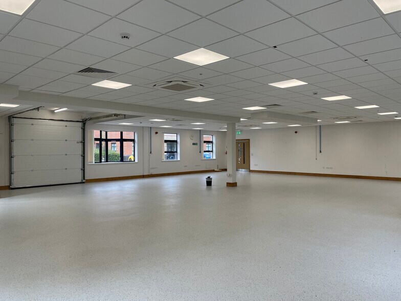 Holgate Park Dr, York à vendre - Photo du bâtiment - Image 2 de 13