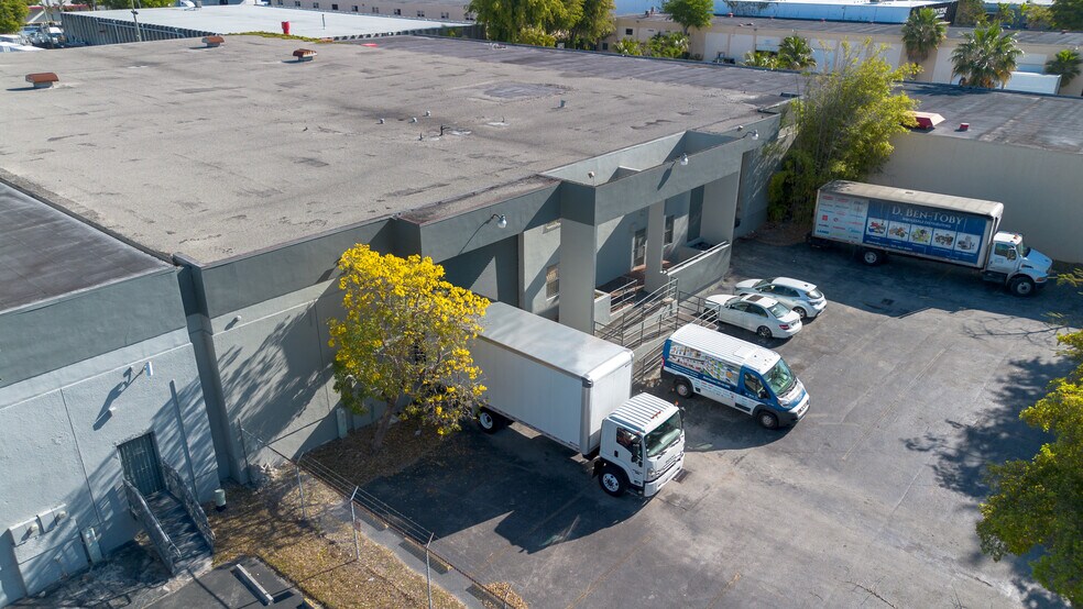 8269 NW 54th St, Miami, FL à louer - Photo du bâtiment - Image 3 de 5