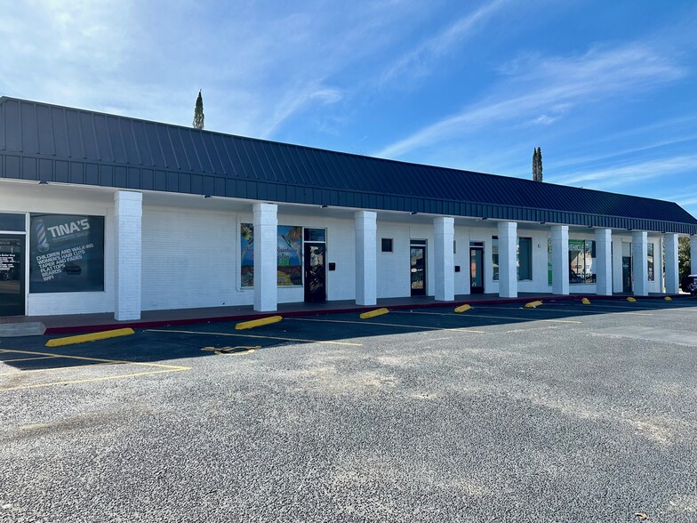 1813-1821 W Anderson Ln, Austin, TX for lease - Building Photo - Image 1 of 2