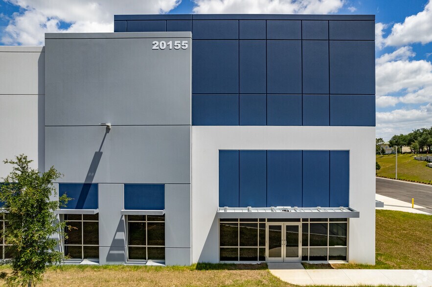 20229 O’Brien Rd, Groveland, FL à louer - Photo du bâtiment - Image 2 de 5