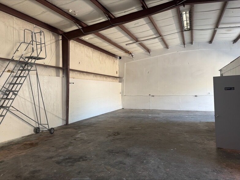 12220 Hazen Ct, Thonotosassa, FL for lease - Building Photo - Image 3 of 10