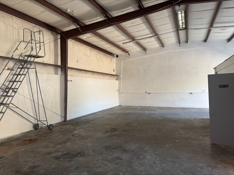 12220 Hazen Ct, Thonotosassa, FL à louer - Photo du bâtiment - Image 3 de 10