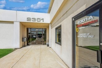 2301 Fleur Dr, Des Moines, IA for lease Building Photo- Image 2 of 72