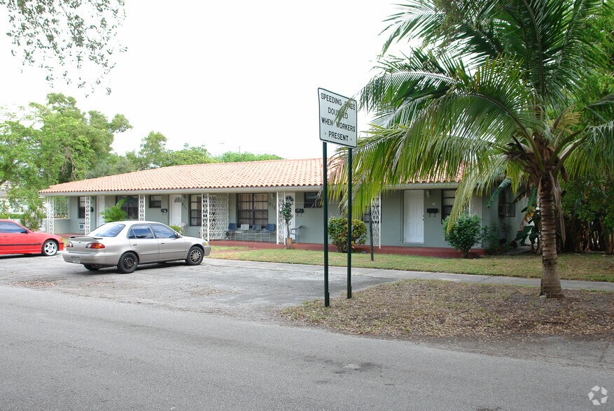 211-213 NE 89th St, El Portal, FL à louer - Photo du bâtiment - Image 2 de 9