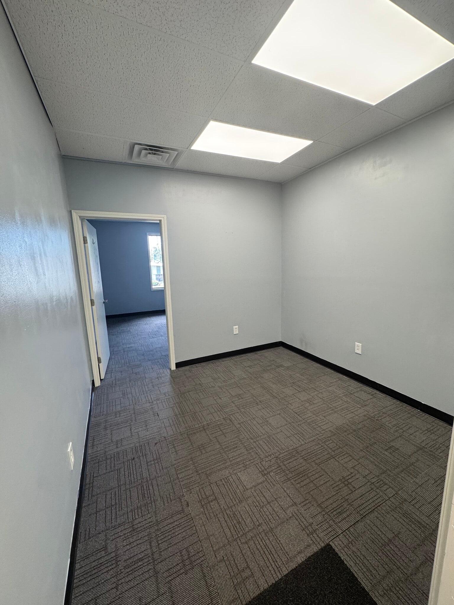 165 W South St, Hernando, MS for lease Interior Photo- Image 1 of 2
