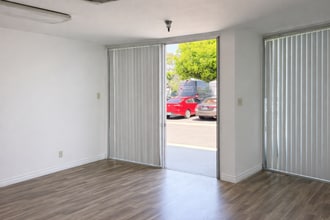 951-983 Meridian Ave, Alhambra, CA à louer Hall d’entrée- Image 1 de 11