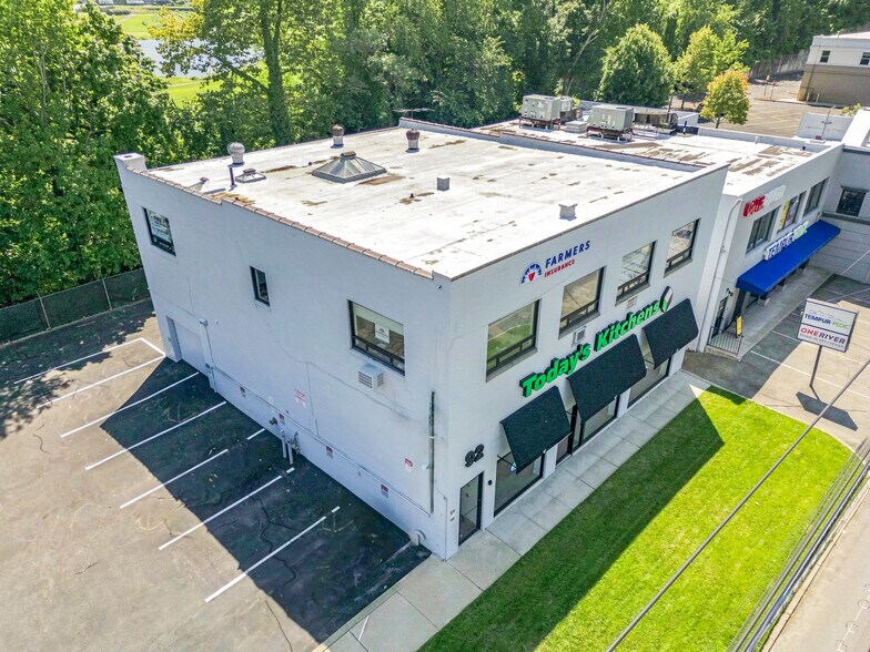 92 S Central Ave, Hartsdale, NY à louer - Photo du bâtiment - Image 3 de 38