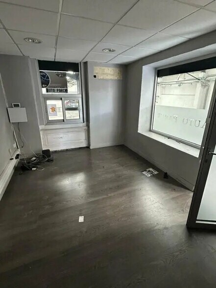 Retail in Lyon for lease - Interior Photo - Image 3 of 9