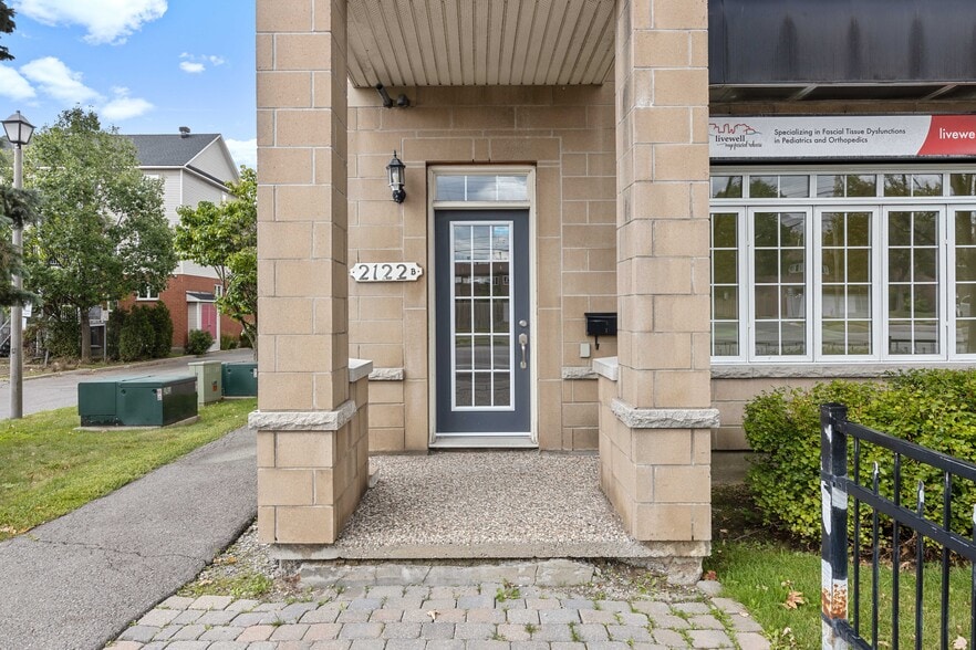 2120 Montreal Rd, Ottawa, ON à vendre - Photo du bâtiment - Image 2 de 9