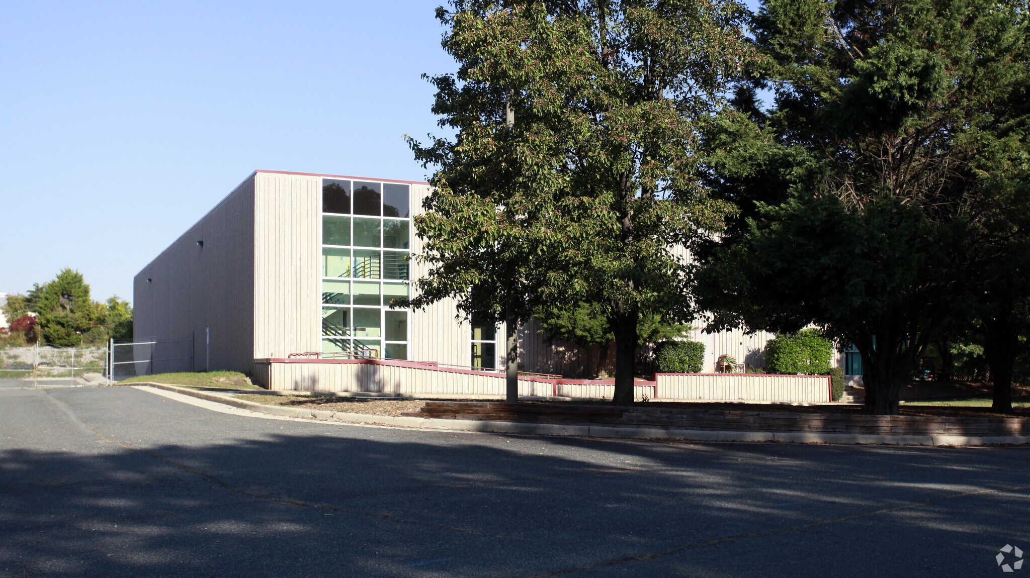 6601 Springfield Center Dr, Springfield, VA à louer Photo principale- Image 1 de 3