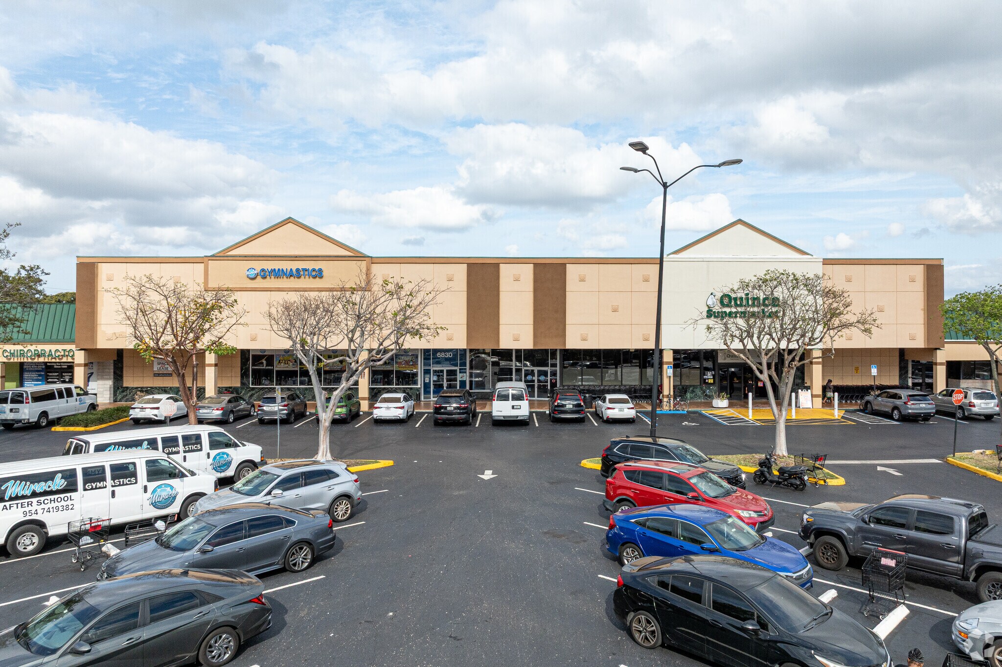 6702-6900 N University Dr, Tamarac, FL à louer Photo du bâtiment- Image 1 de 26