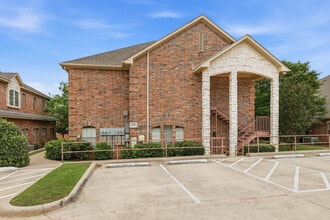 2438 Lillian Miller Pky, Denton, TX for lease Interior Photo- Image 1 of 15