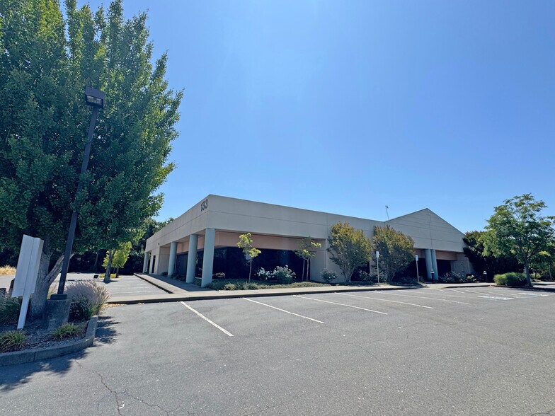 133 Aviation Blvd, Santa Rosa, CA à louer - Photo du bâtiment - Image 3 de 5