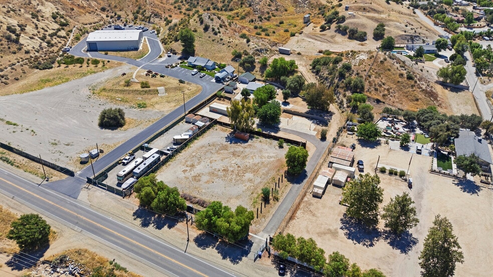 16166 Sierra Hwy, Santa Clarita, CA à louer - Photo du bâtiment - Image 2 de 12
