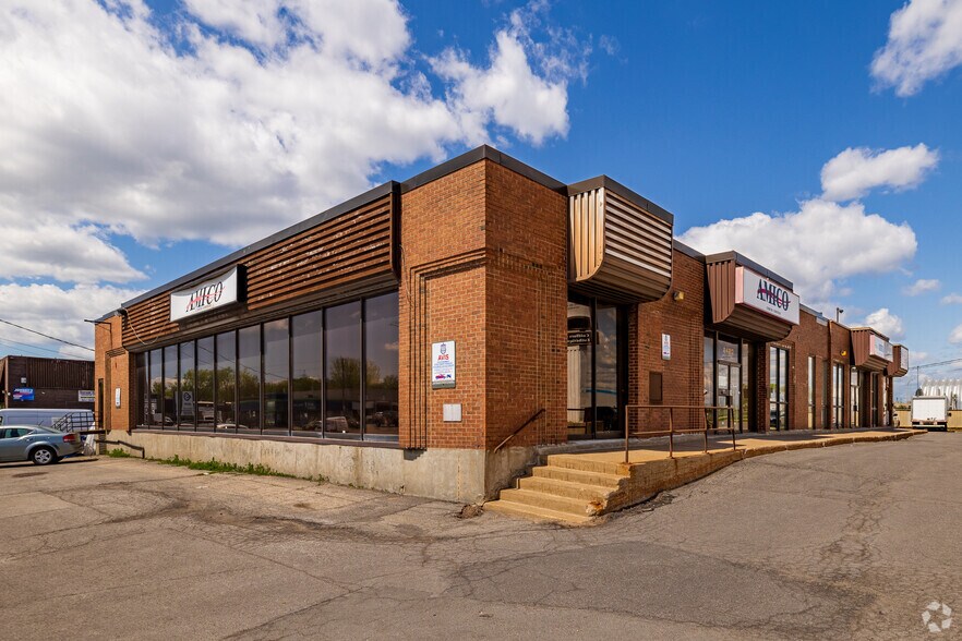 2420-2440 Boul Industriel, Laval, QC à vendre - Photo principale - Image 1 de 1