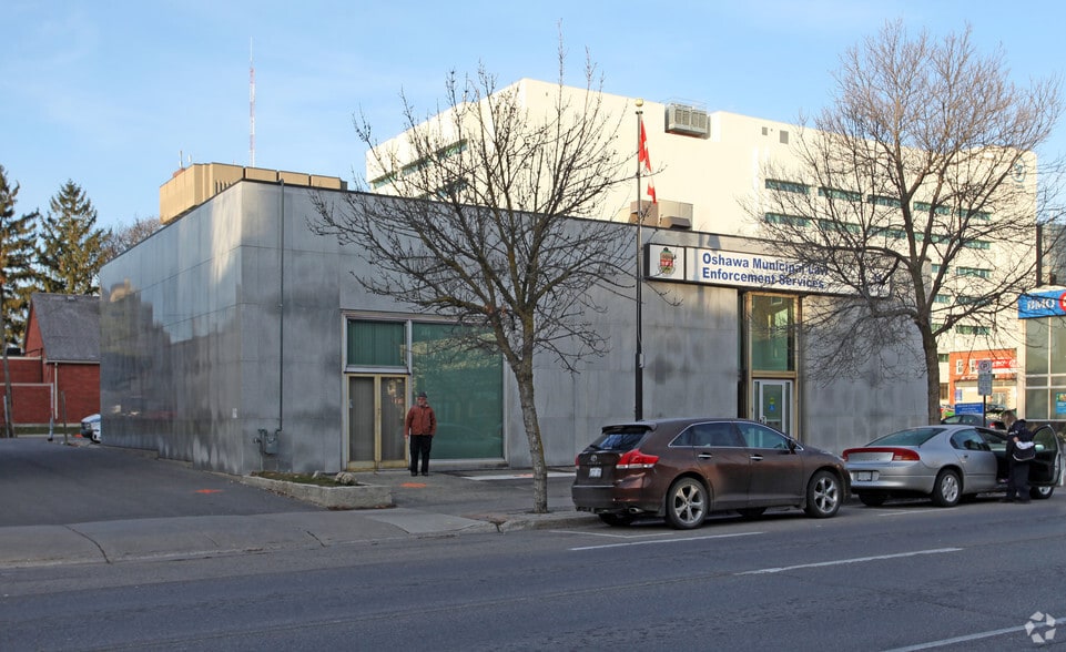 44 Simcoe St S, Oshawa, ON à vendre - Photo du bâtiment - Image 2 de 2