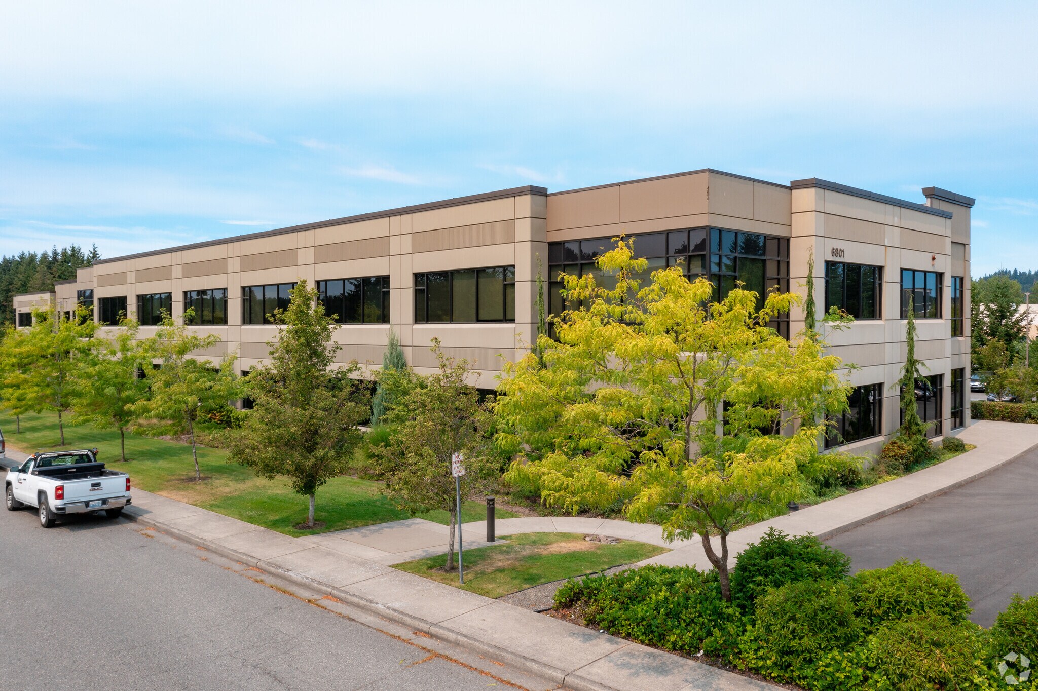 6801 185th Ave NE, Redmond, WA for lease Building Photo- Image 1 of 6