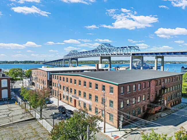 Plus de détails pour 28 Anawan St, Fall River, MA - Industriel à vendre