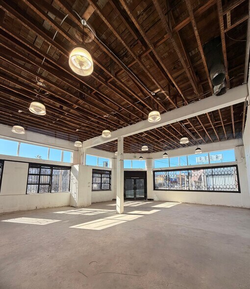 700 N Heliotrope Dr, Los Angeles, CA à louer - Photo intérieure - Image 2 de 6