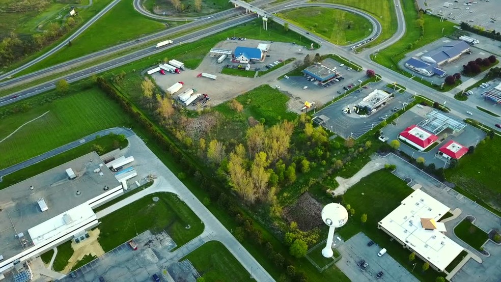 S Grand Ave, Fowlerville, MI à vendre - Vidéo sur l’inscription commerciale - Image 1 de 1