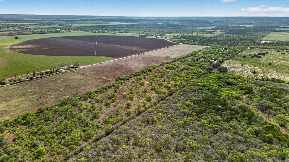 1151 County Road 2615, Rio Medina, TX à vendre - Photo du bâtiment - Image 3 de 33