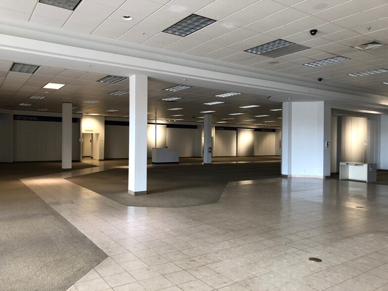 22940-23010 Sussex Hwy, Seaford, DE for lease - Interior Photo - Image 3 of 18